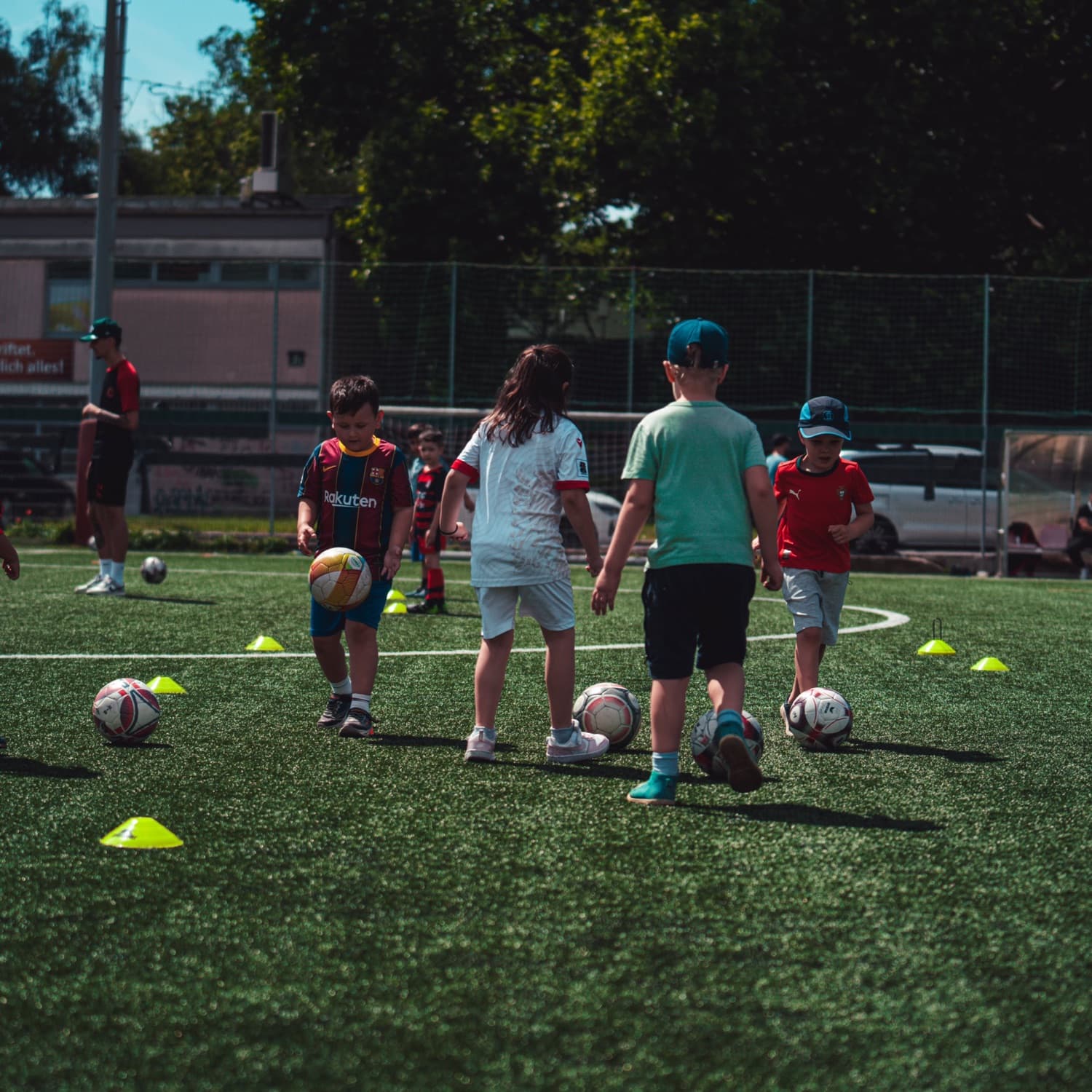 Nachwuchstraining am Sportplatz